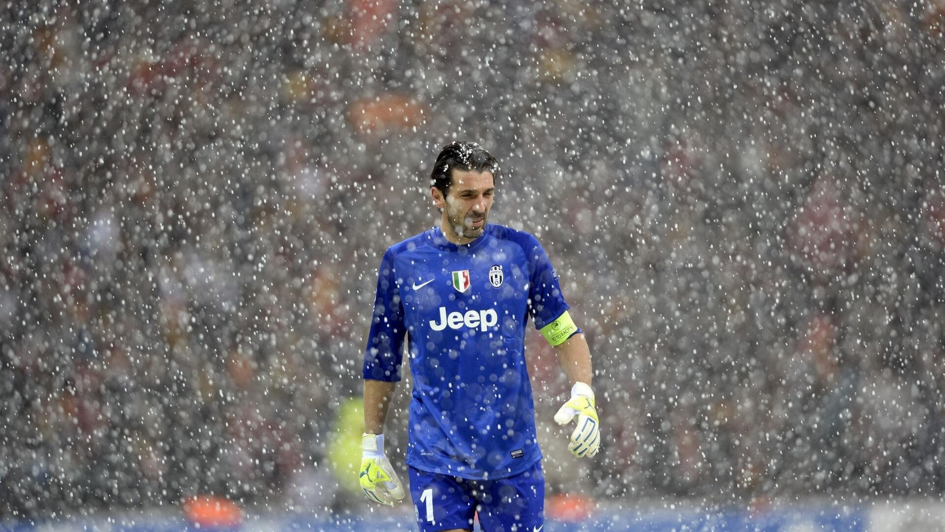 开云kaiyun-_极地雪地越野：穿越冰雪荒原的极速冲刺_，雪地极地服