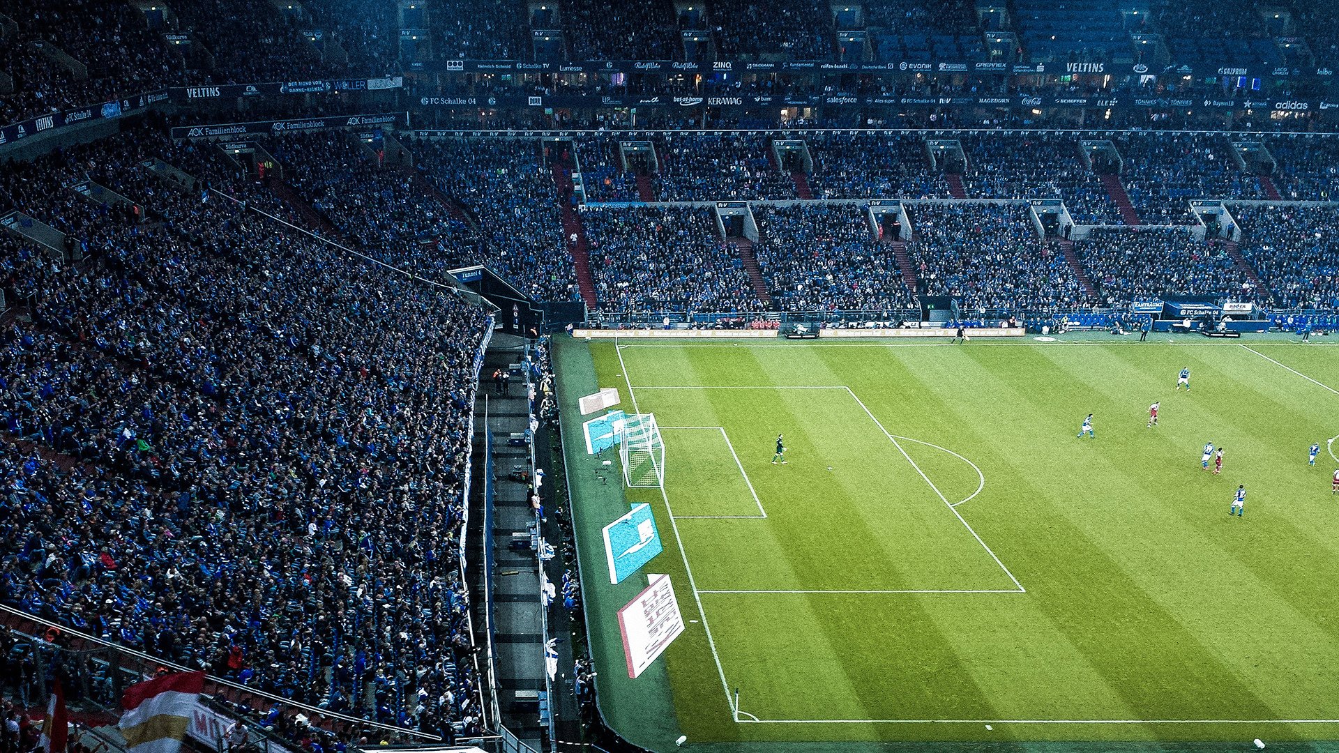 “足球+科技”融合创新成果引领行业新风尚,行业快速提档升级,足球创新设计