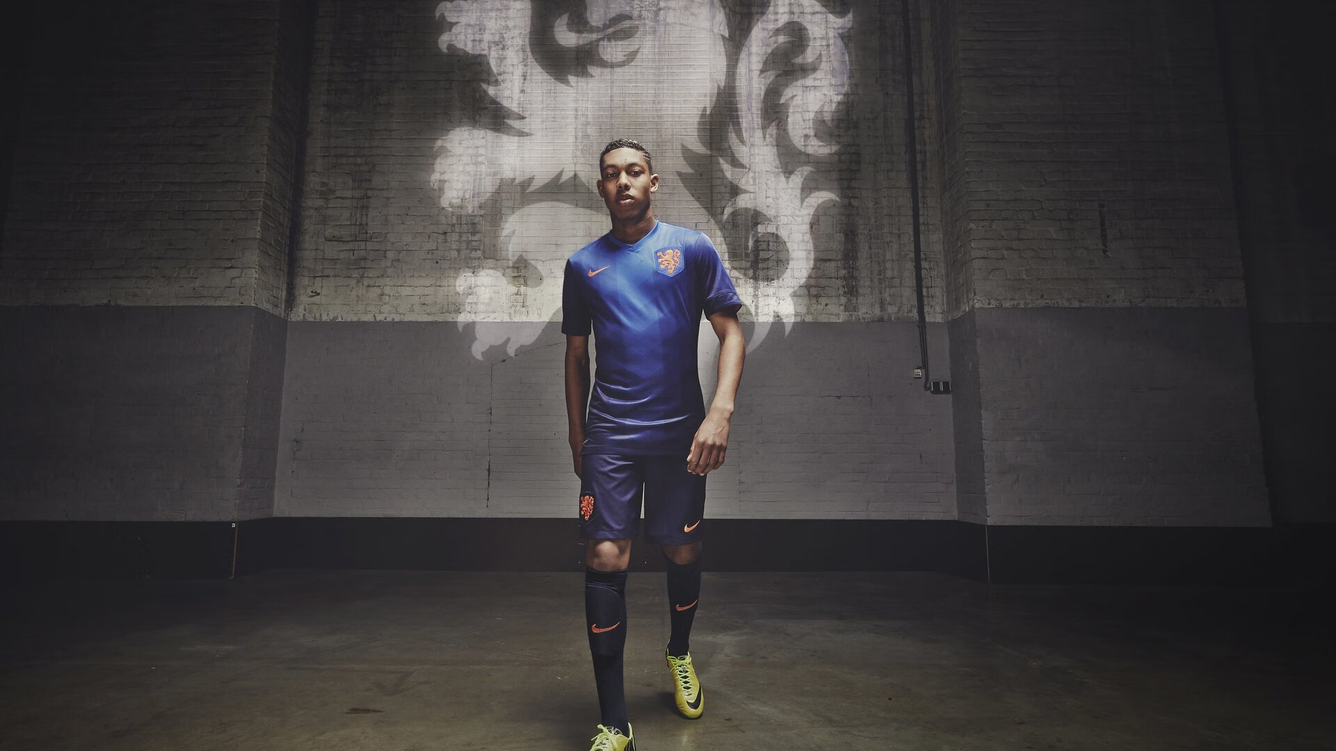 开云体育平台-国家队逆袭世界杯预选赛 跌宕对决引爆全场，国家队世界杯预选赛赛程